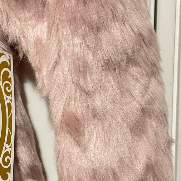 Beautiful Disney Princess Pink Faux Fur Jacket For Girls. Characters inside - Picture 5 of 8